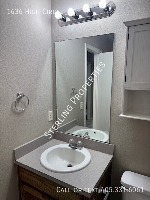 Building Photo - 1636 High Cir