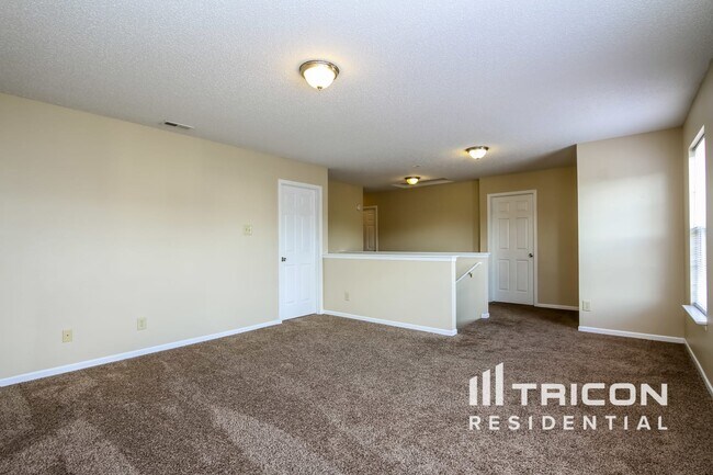 Building Photo - 10770 Parker Dr