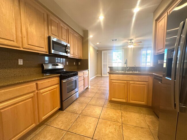 Building Photo - Gorgeous 3 Bed, 2 Bath in Gated Community in Brentwood