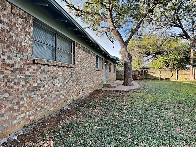 Building Photo - 706 Lilly St