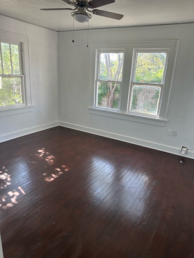 Building Photo - 825 S Maryland St