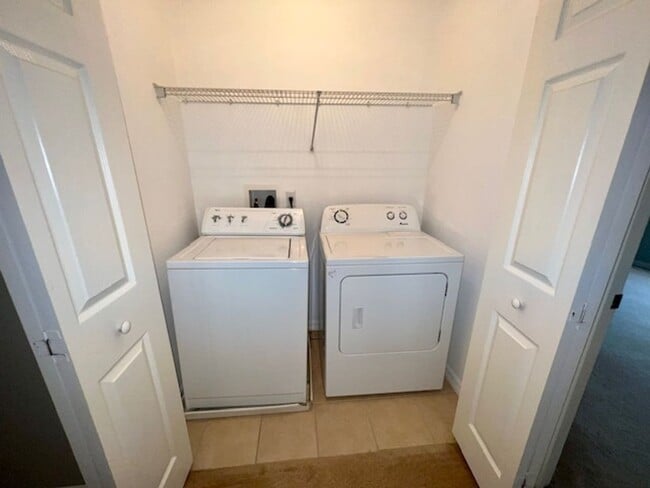 Building Photo - MOVE IN MARCH! Charming 2 Beds 2.5 Bath Townhome! 2 MASTER SUITES! Attached one car garage!! Extr...