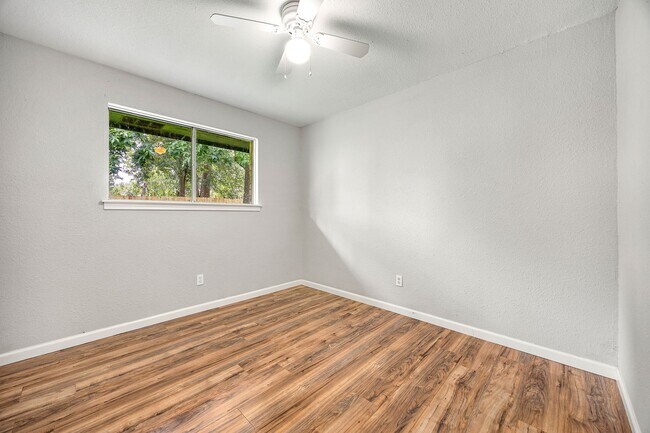 Building Photo - 5618 Briarwick Ln