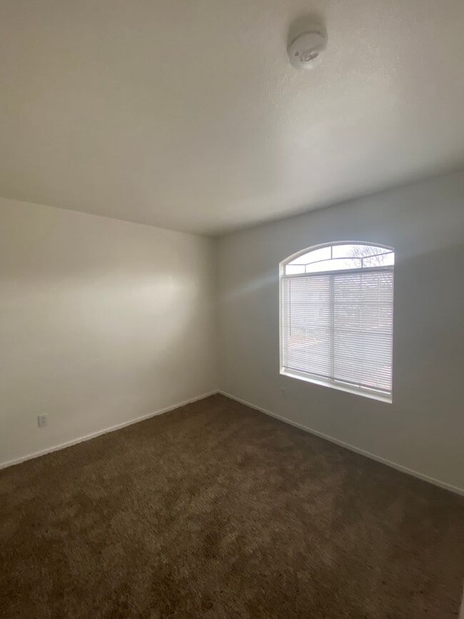 Building Photo - Cozy 3 Bedroom Summerlin Townhome for Rent!