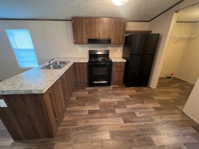 Building Photo - 100 Harvest Ln