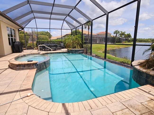 Building Photo - Seasonal Short-Term 4 Bedroom 3 Bathroom Heated Pool Home located in Venetian Golf & River Club!