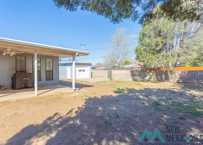 Building Photo - 1403 W Bonita Dr