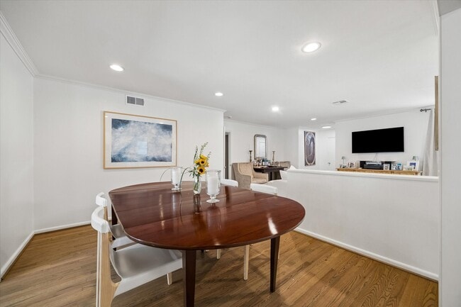 Building Photo - 3110 Castlewood St