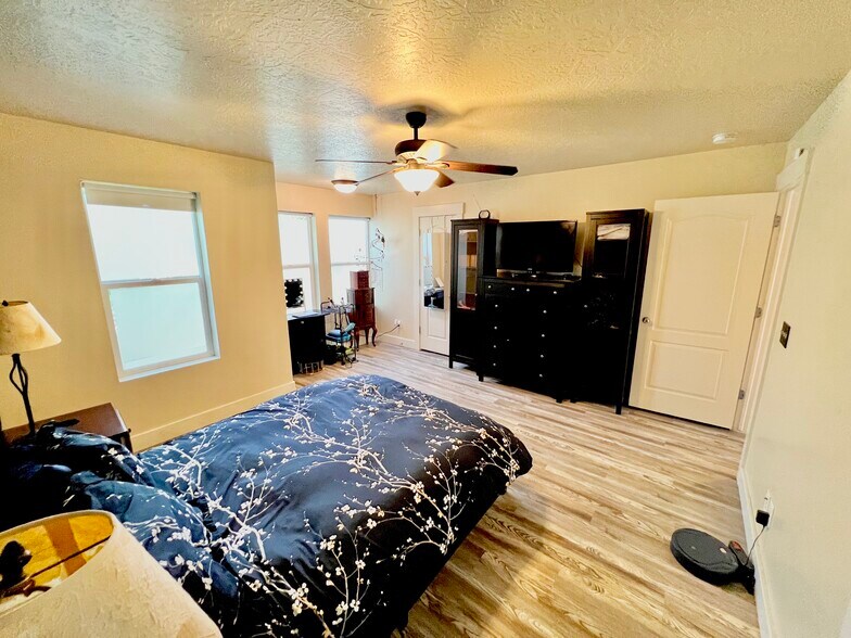 Building Photo - 172 W Barry Links Way