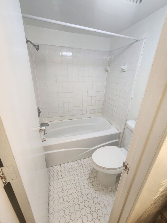 Building Photo - Two Bedroom Available near EMU | Flexible Lease Start Date