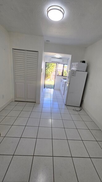 Building Photo - 3301 SW 97th Ave