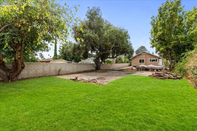 Building Photo - Fully Renovated 3 Bed 2 Bath Craftsman In ...