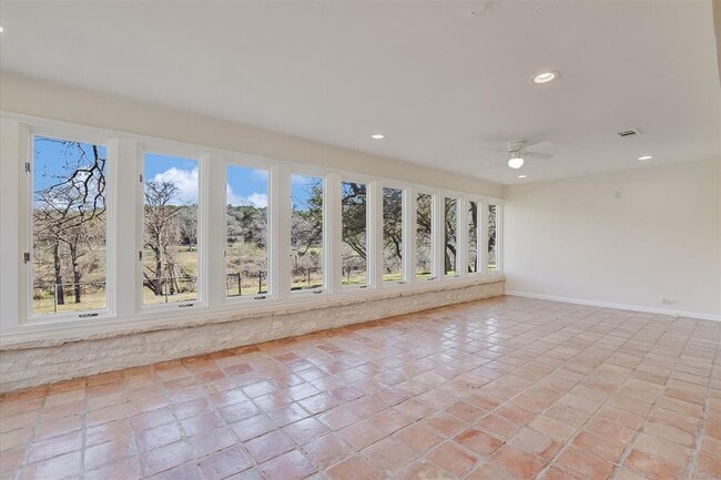 Building Photo - 202 Lazy L Ln