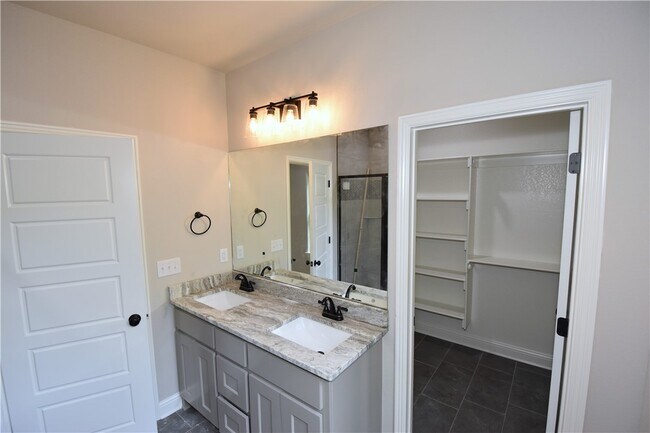 Building Photo - 21 Kirkcudbright Ln