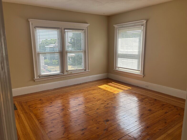2nd Floor Front Bedroom - 229 N Lowell Ave