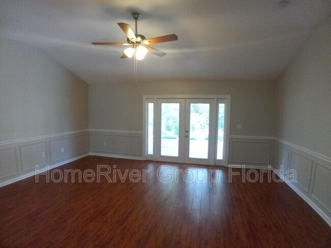 Building Photo - 2575 Creekfront Dr