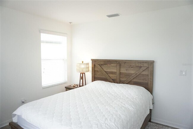 Building Photo - 5732 Newberry Pnes Ave