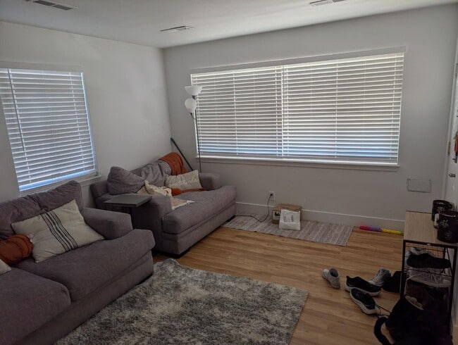 Building Photo - 1045 Washington St