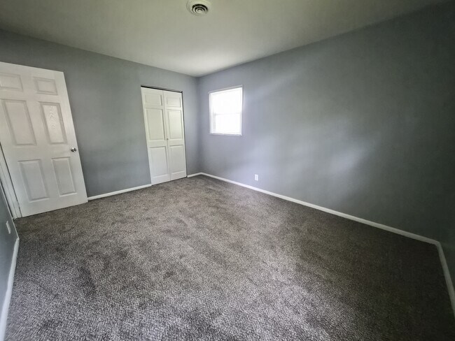 Building Photo - 3921 Malibu Dr