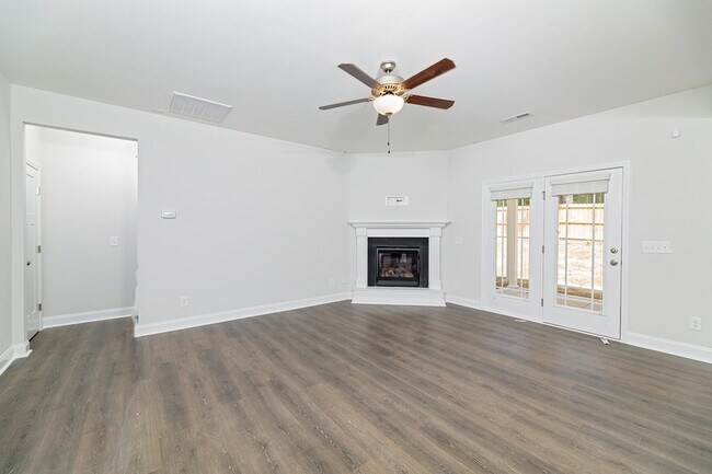 Building Photo - 587 Foothills St
