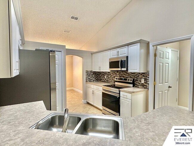 Building Photo - 9 Prince Kaarel Ln