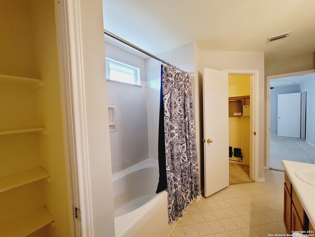 Building Photo - 8451 Chalk Hill Cove