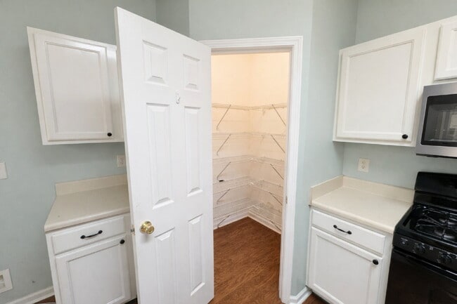 Building Photo - Charming 3bed Cumming Townhome with Walking Trail
