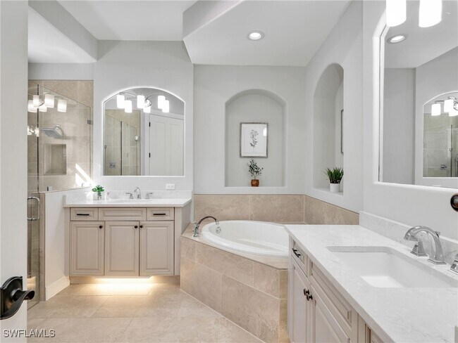 Building Photo - 7864 Valencia Ct