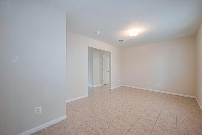 Building Photo - 7203 River Pines Dr