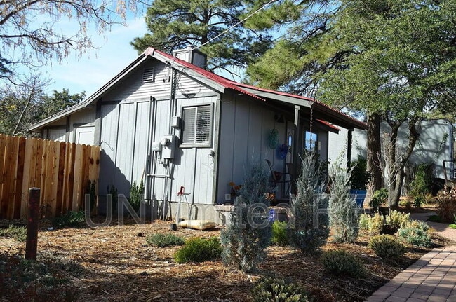 Building Photo - 1717 Cottonwood Ave