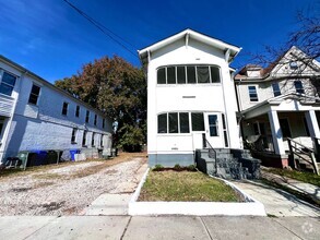 Building Photo - Charming 2nd Floor, 3 Bedroom duplex next ...