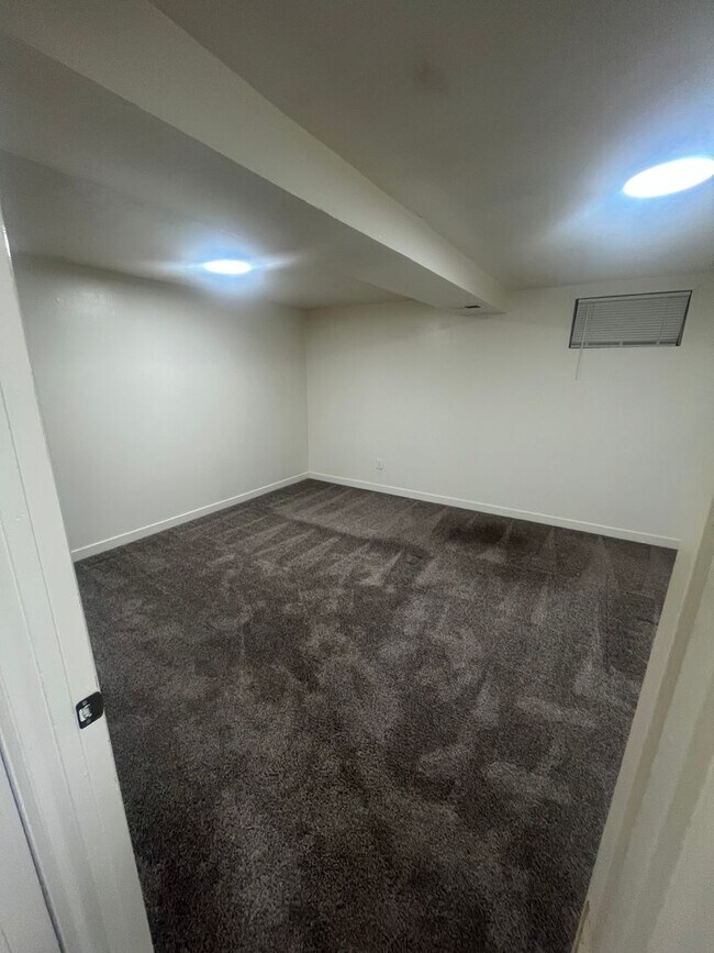 Building Photo - Available Now-4BR/2BA SINGLE FAMILY HOME