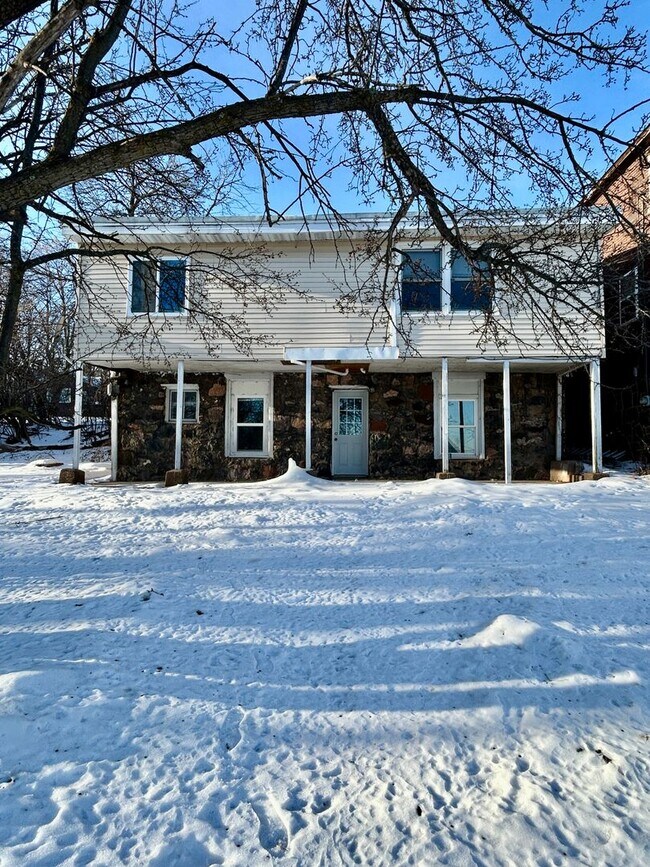 Building Photo - 820 W 4th St