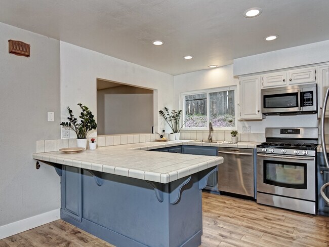 Building Photo - 5728 El Cabo Ct