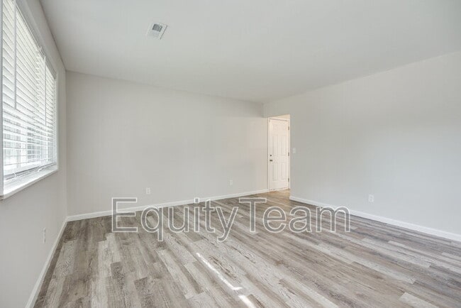 Building Photo - 9609 Helmsley Way