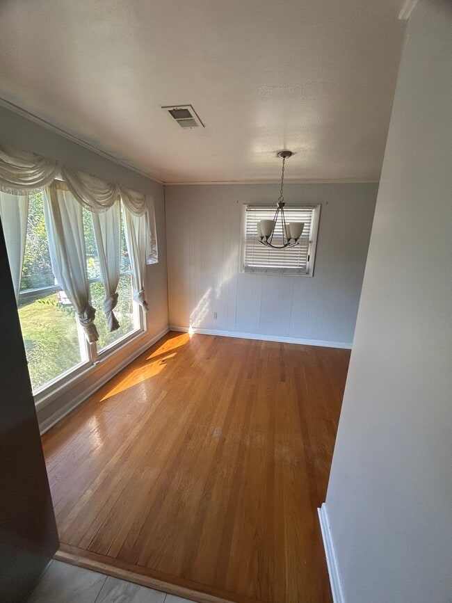 Building Photo - Beautiful 3 bed 3 bath home with finished ...