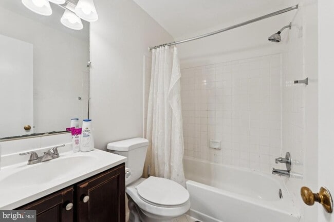 Building Photo - 14430 Bakersfield Ct