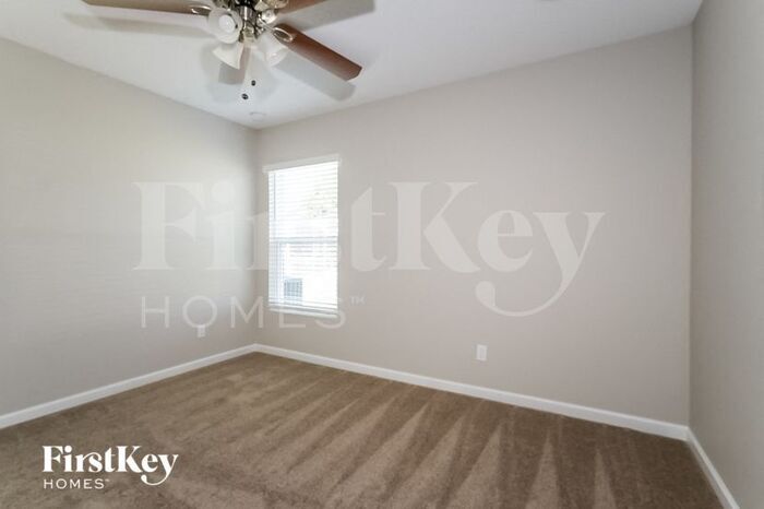 Building Photo - 714 SW Dalton Cir