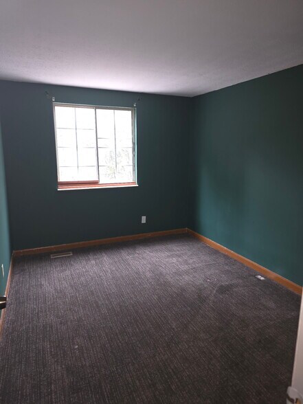 Building Photo - 2842 Lake Forest Dr