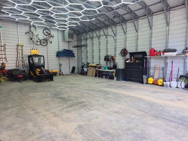 Building Photo - 253 Upper Mad River Rd