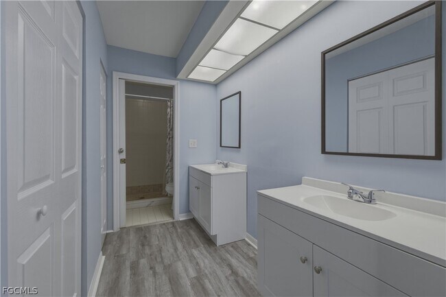 Building Photo - 876 Gulf Pavillion Dr