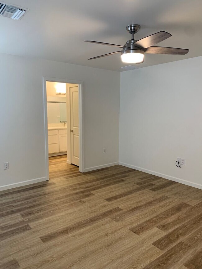 Building Photo - 2462 S Clovis Pl