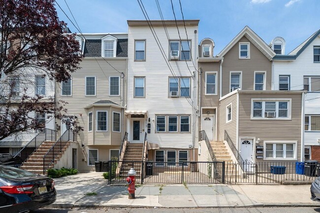 Building Photo - 213 Ogden Ave.