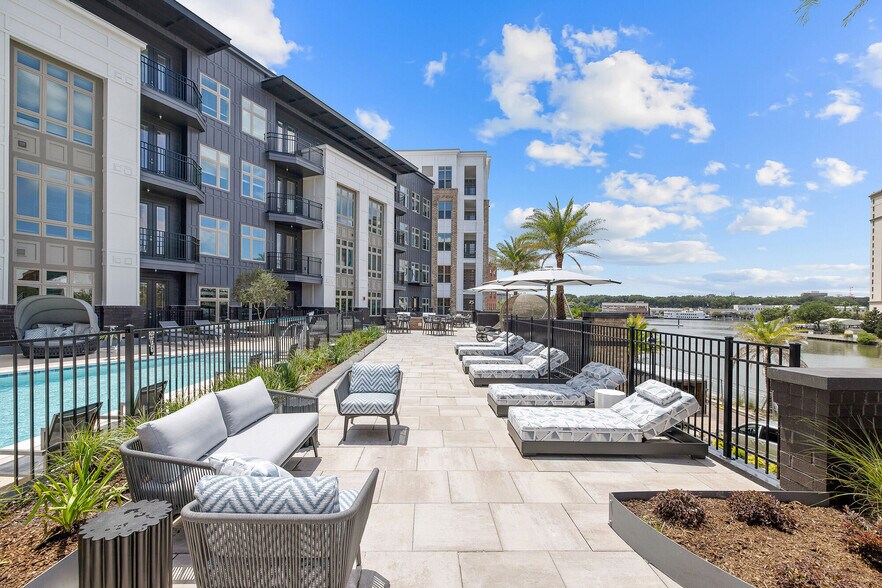 Building Photo - EmmaJames