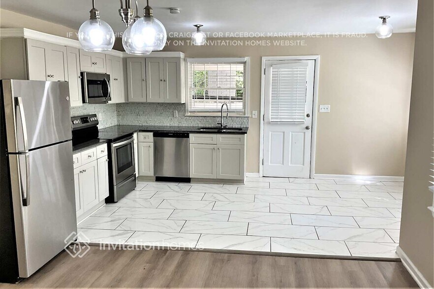 Building Photo - 2372 Oakridge Ct