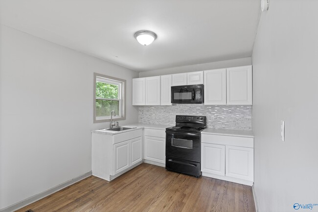 Building Photo - 298 Harbin Rd