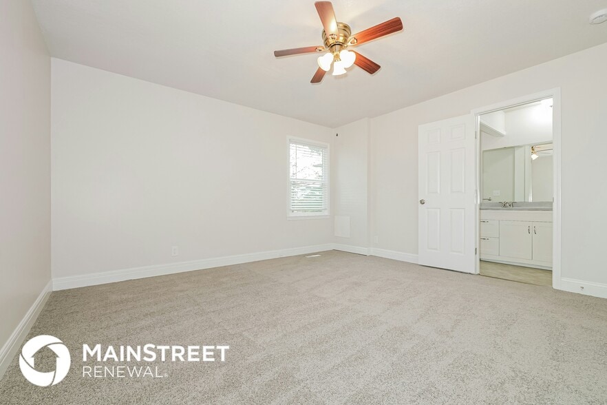 Building Photo - 838 E 125th Terrace