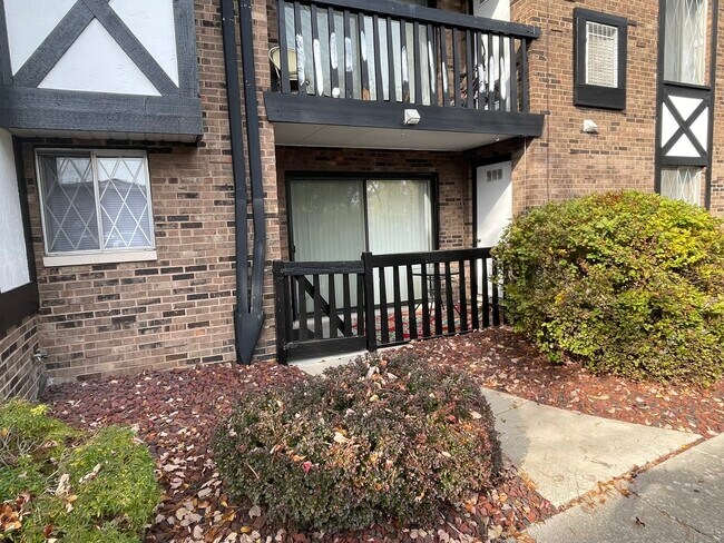 Building Photo - 4945 Regal Dr