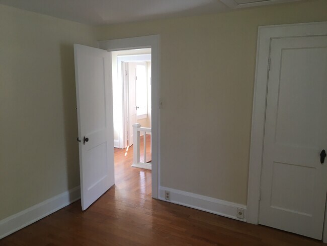 Building Photo - 170 20th St NE