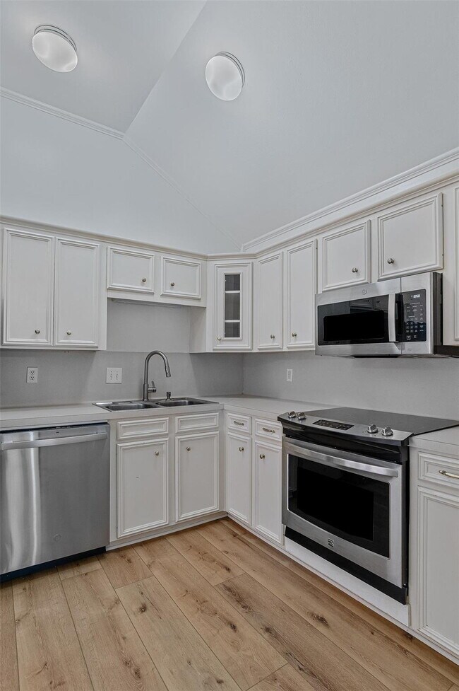 Building Photo - "Cozy Charm Awaits: 3-Bedroom Home with Fireplace in Bossier City!"